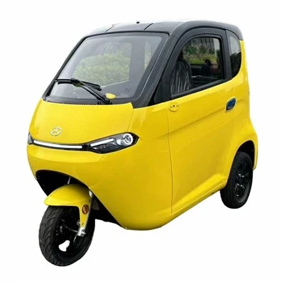 Fedett mobilitási robogó